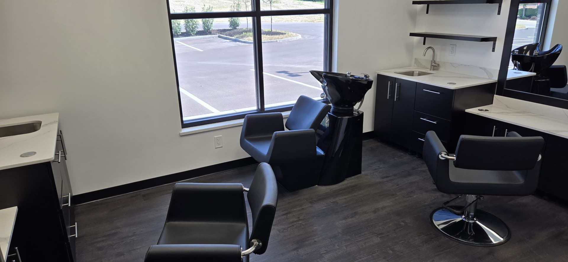 Large Mirror & Full Styling Station