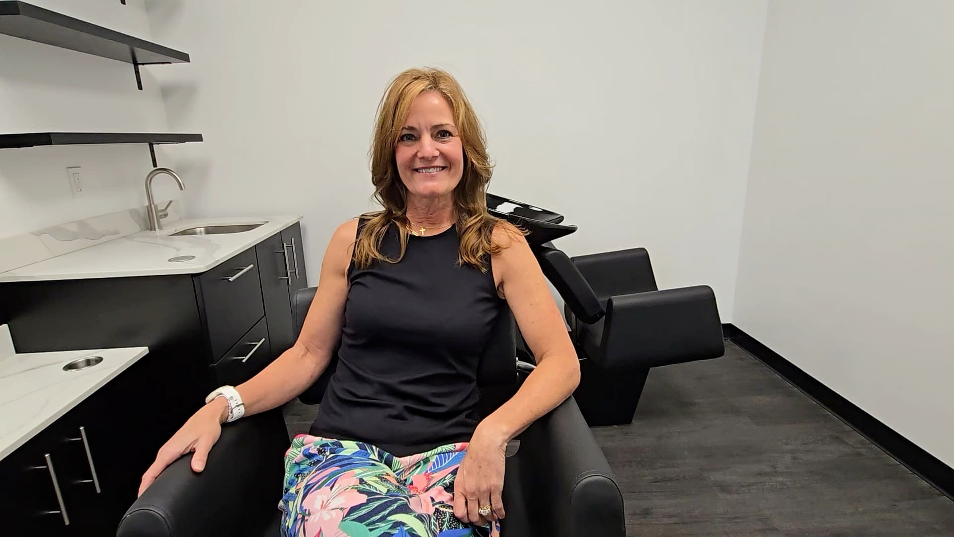 Comfortable Styling & Shampoo Chairs for Your Clients' Comfort